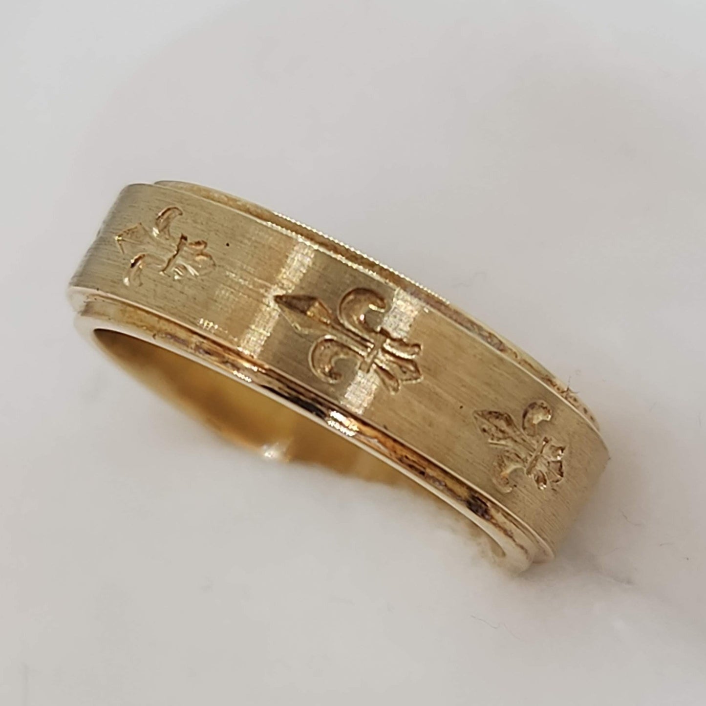Fleur-de-lis Band