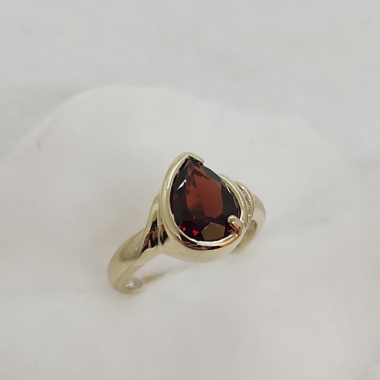 90's Garnet and Diamond Ring