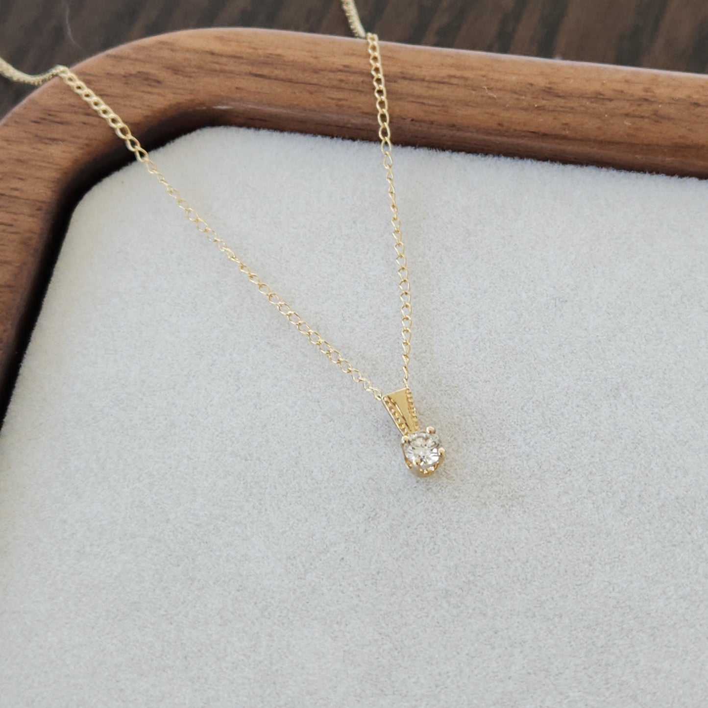 Dainty Diamond