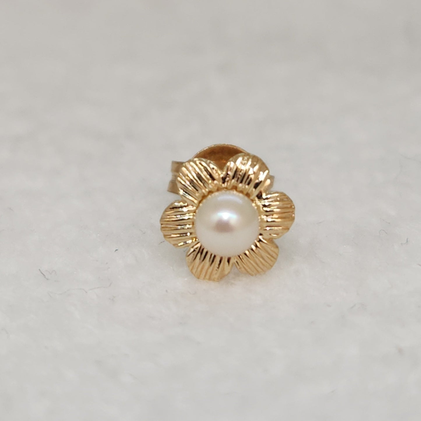Single Pearl Flower