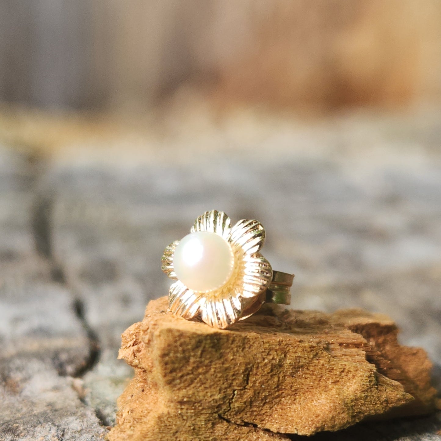 Single Pearl Flower