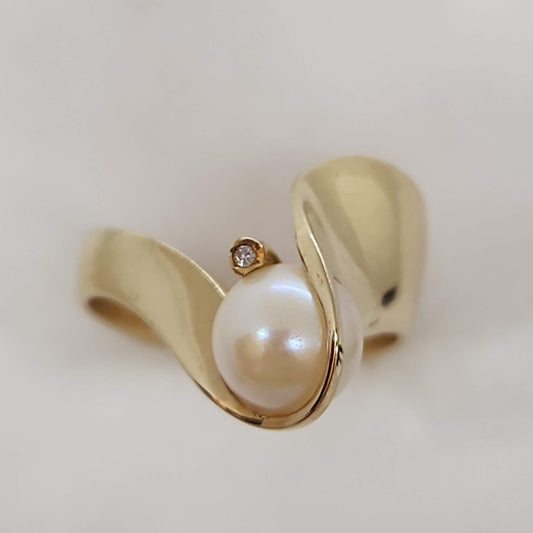 Pearl and Diamond Ribbon Ring