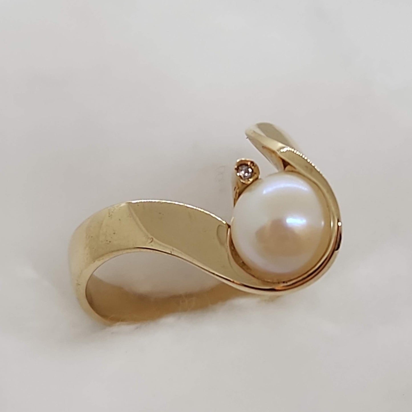 Pearl and Diamond Ribbon Ring