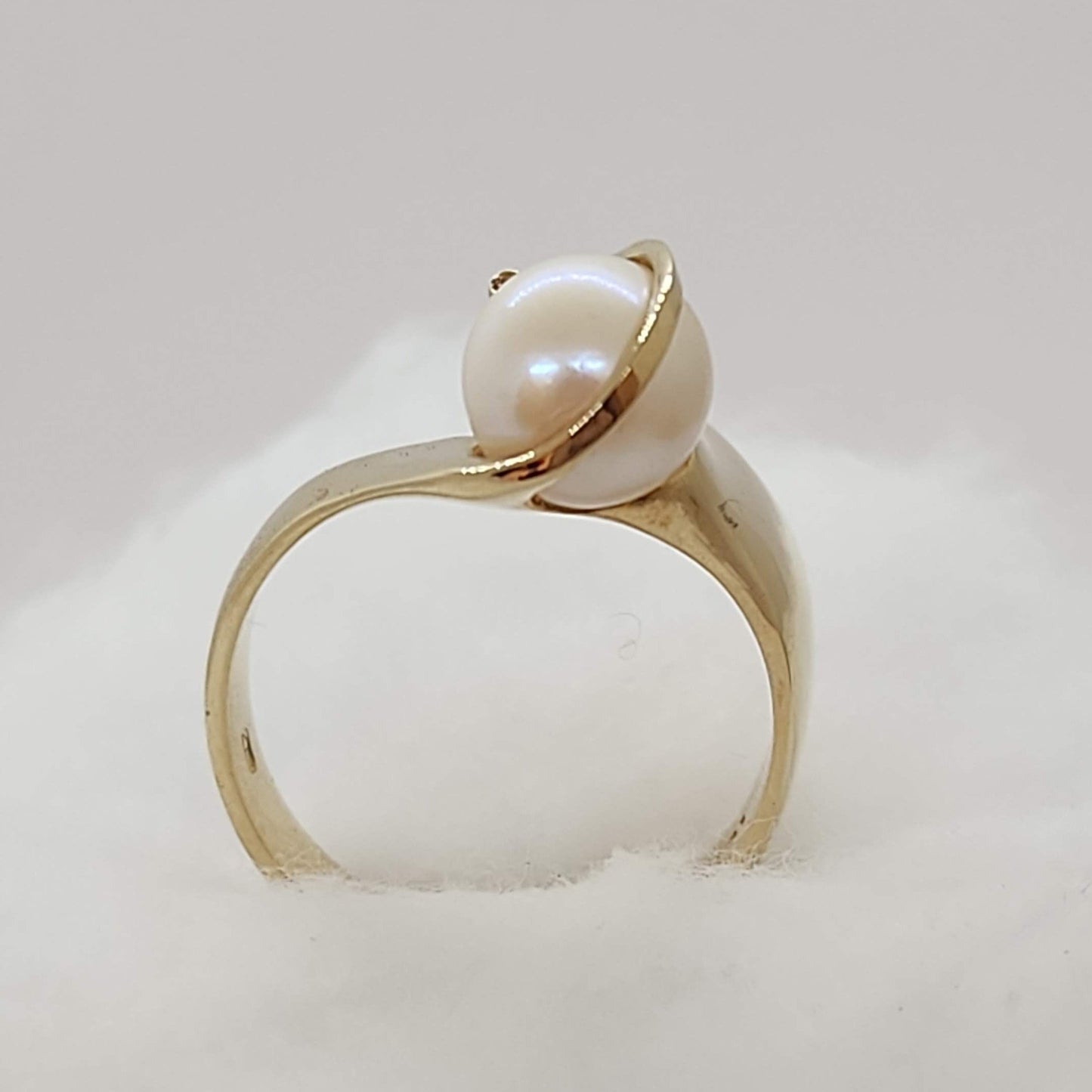 Pearl and Diamond Ribbon Ring