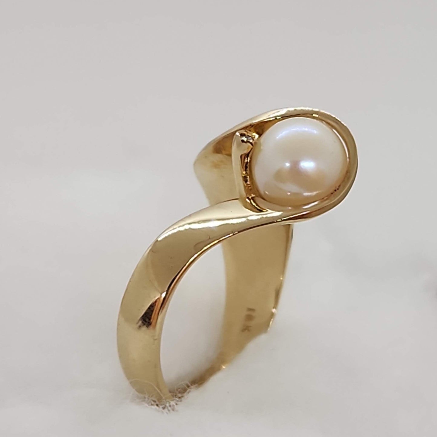 Pearl and Diamond Ribbon Ring