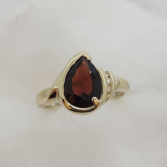 90's Garnet and Diamond Ring