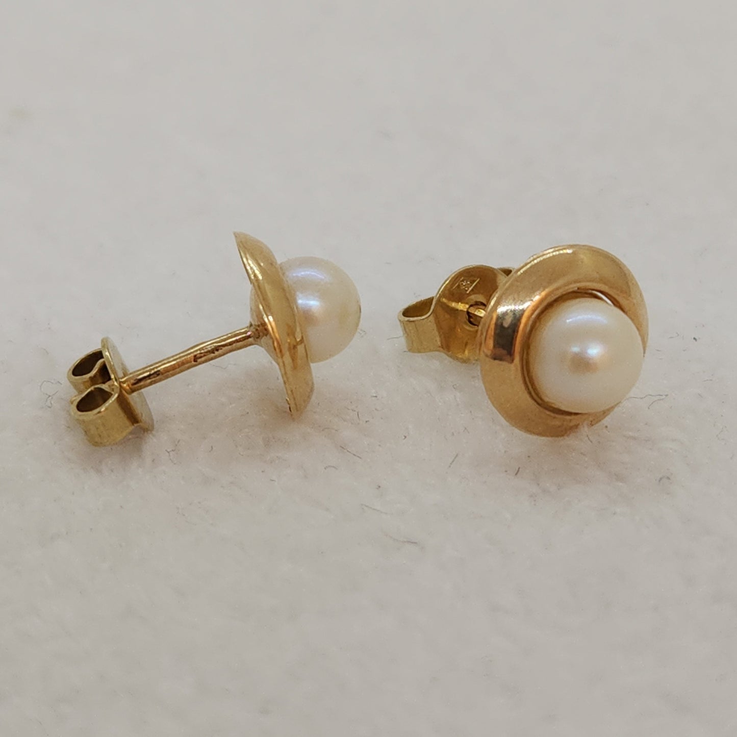 Freshwater Pearl Encircled in Gold