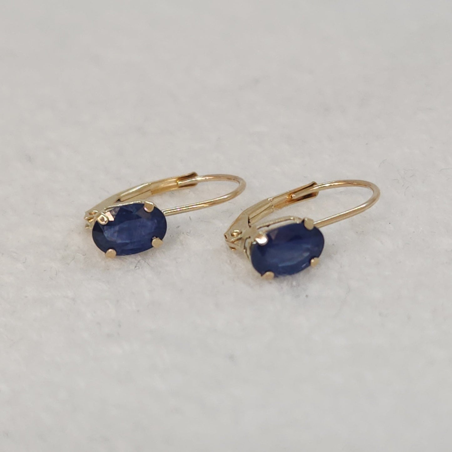 Sapphire Leverbacks