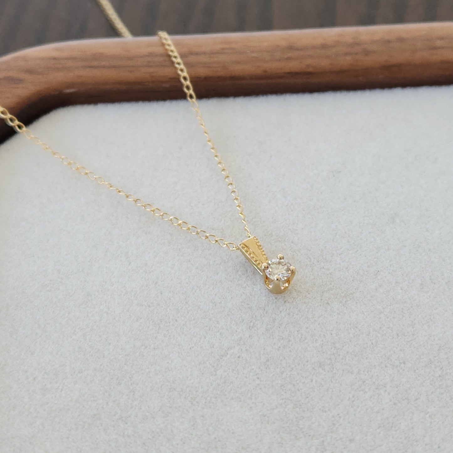 Dainty Diamond