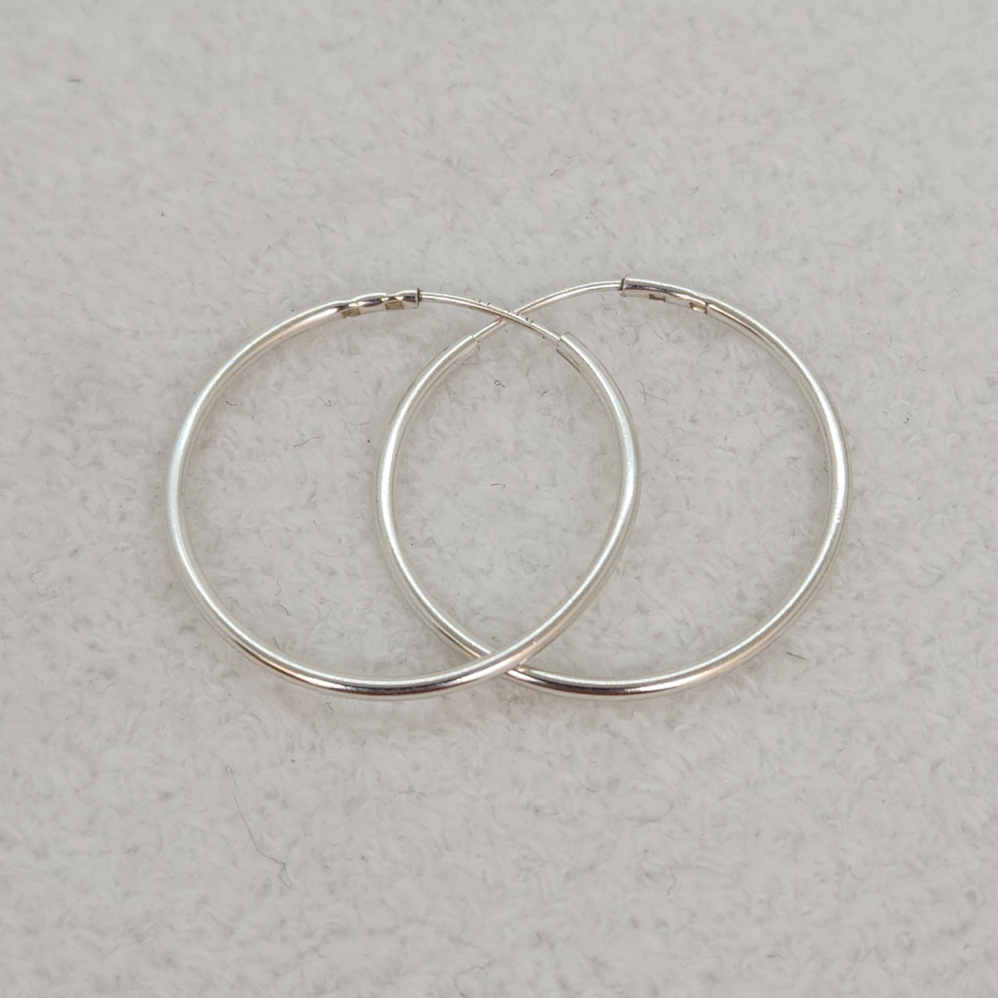 Sterling Continuous Hoops