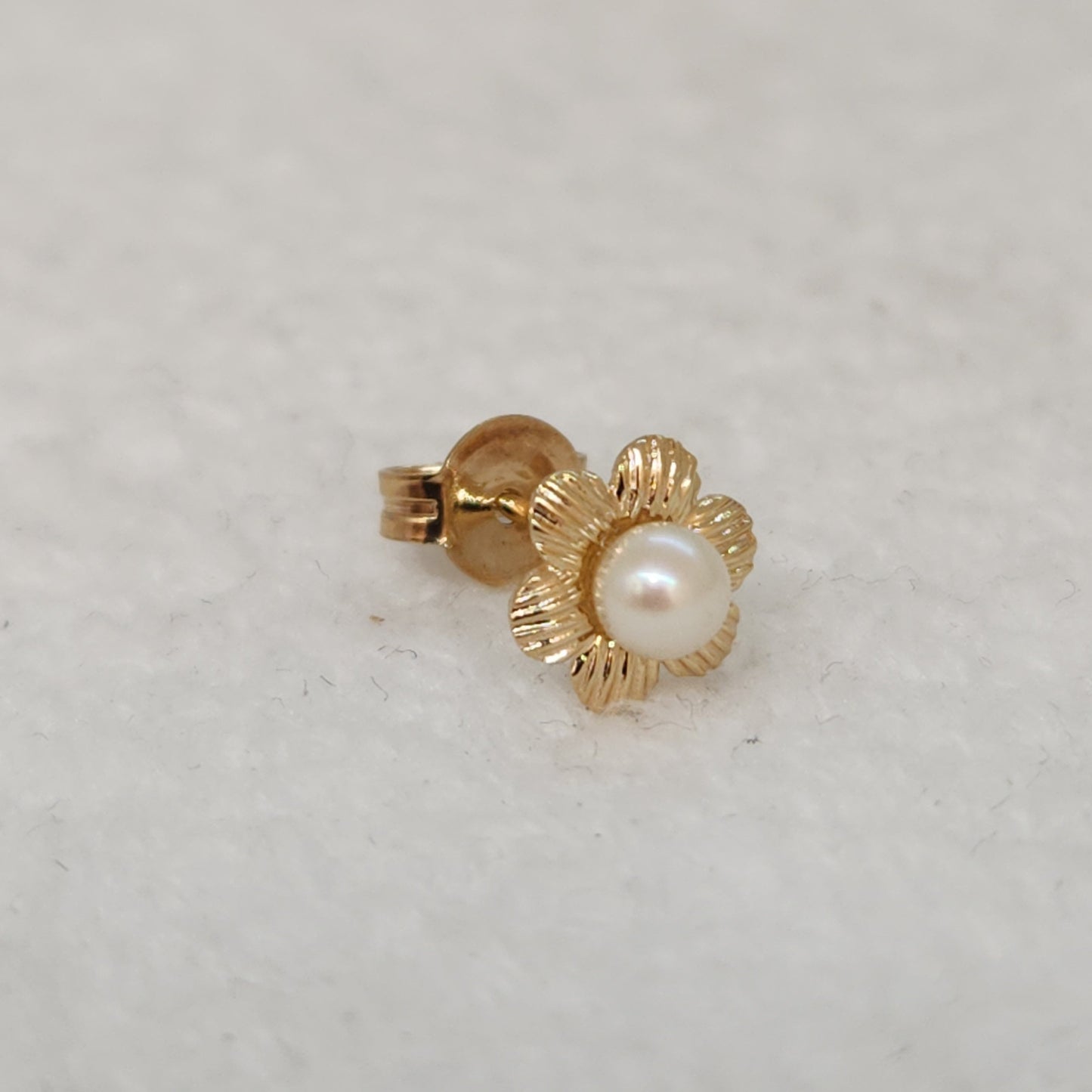 Single Pearl Flower