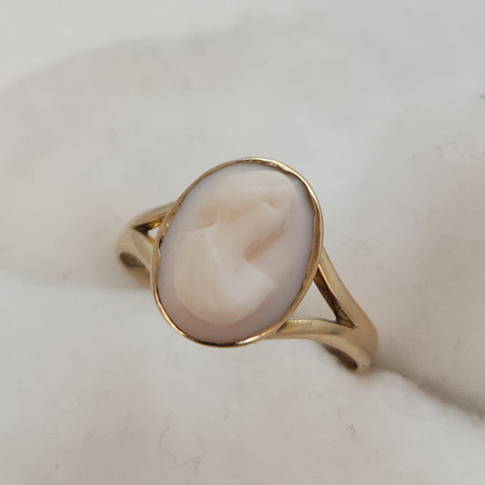 Very Vintage Cameo